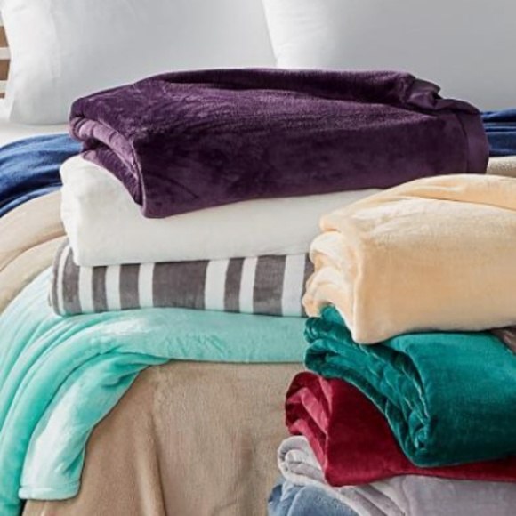 Berkshire Blanket Luxury Plush Velvet Loft Bed Bla - Picture 2 of 5